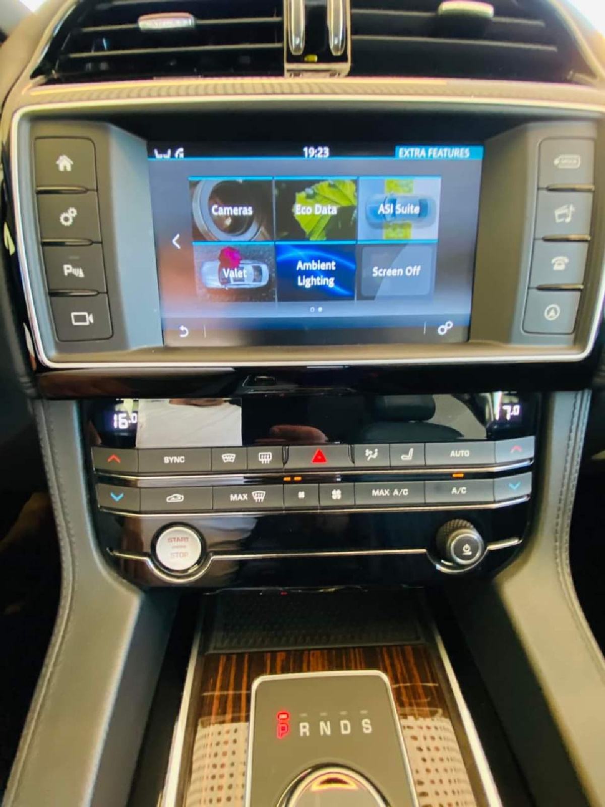 Jaguar F-Pace 2.0 D automatik, fotografija 7