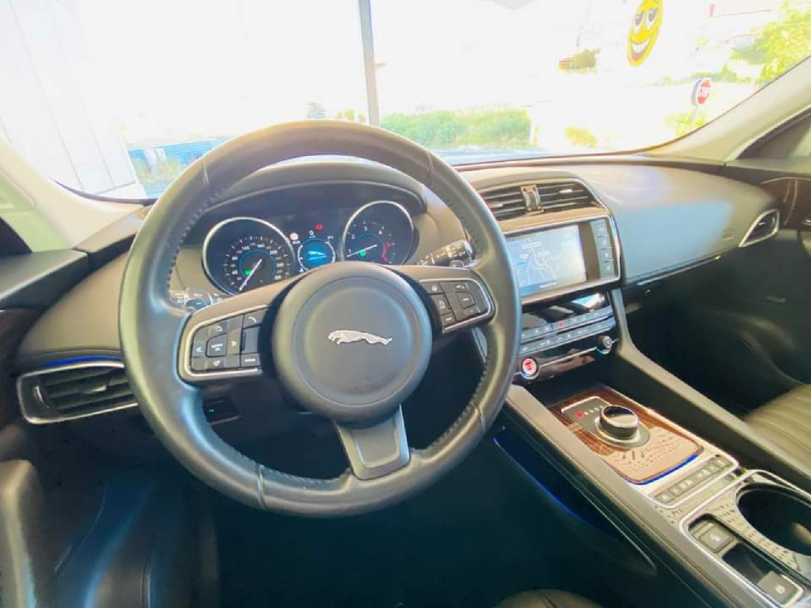 Jaguar F-Pace 2.0 D automatik, fotografija 16