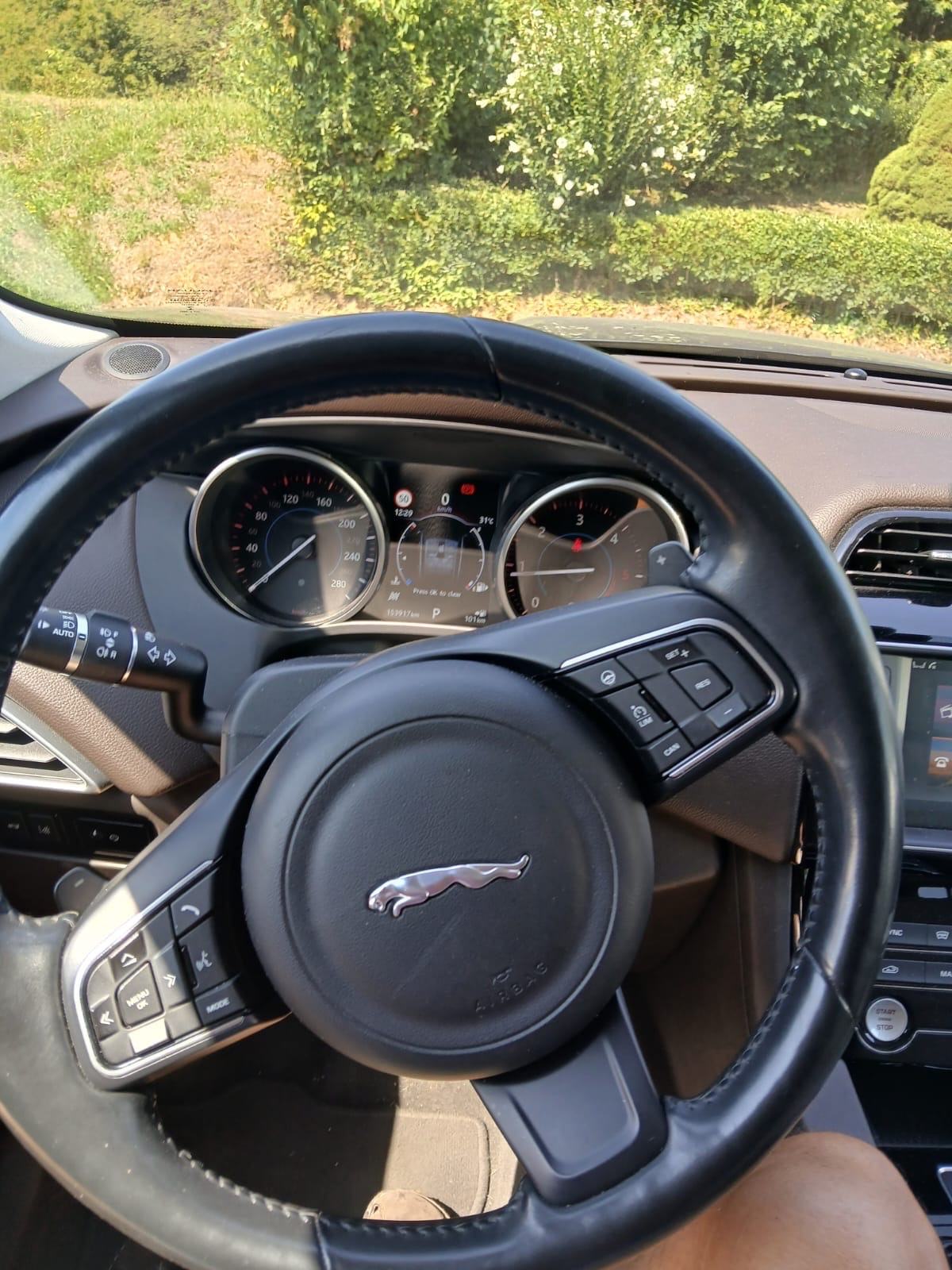 Jaguar F-Pace 2.0 D automatik, fotografija 3