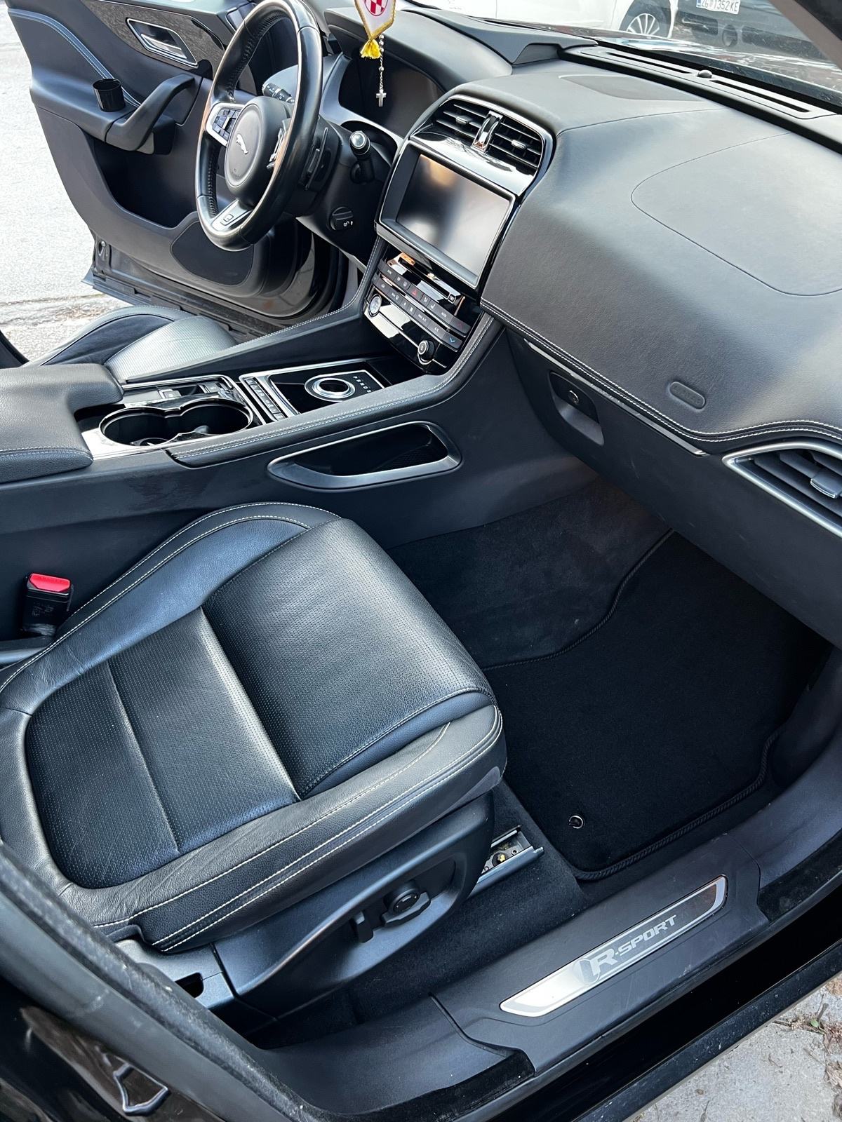 Jaguar F-Pace R-Sport 2.0d AWD, fotografija 10