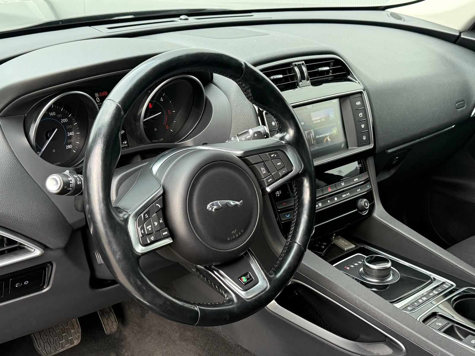 JAGUAR F-Pace 2.0 D☆R-SPORT☆AUTOMATIK☆4X4☆PDC☆XENON☆ALU☆ODLIČNO STANJE, fotografija 12