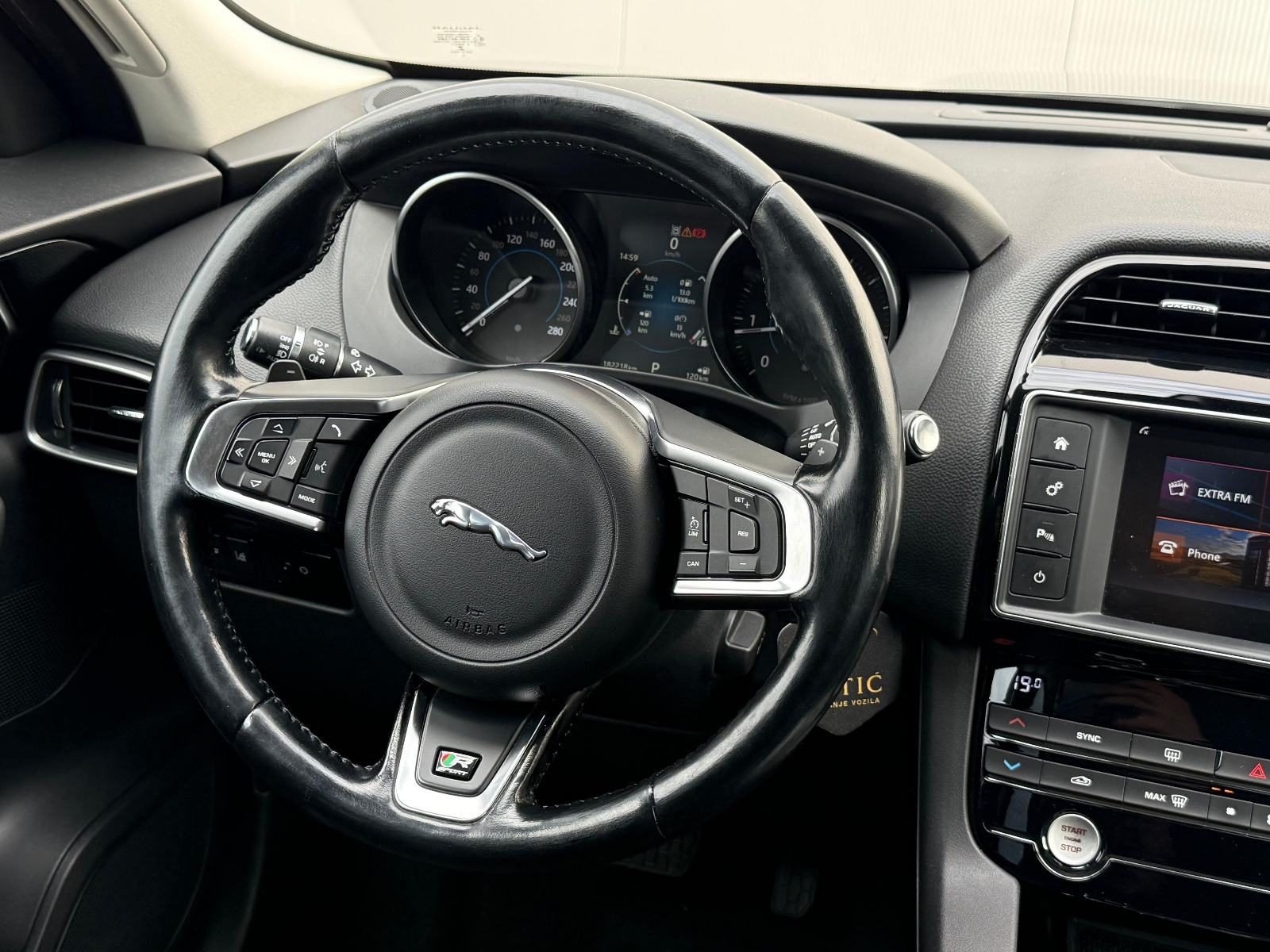 JAGUAR F-Pace 2.0 D☆R-SPORT☆AUTOMATIK☆4X4☆PDC☆XENON☆ALU☆ODLIČNO STANJE, fotografija 15