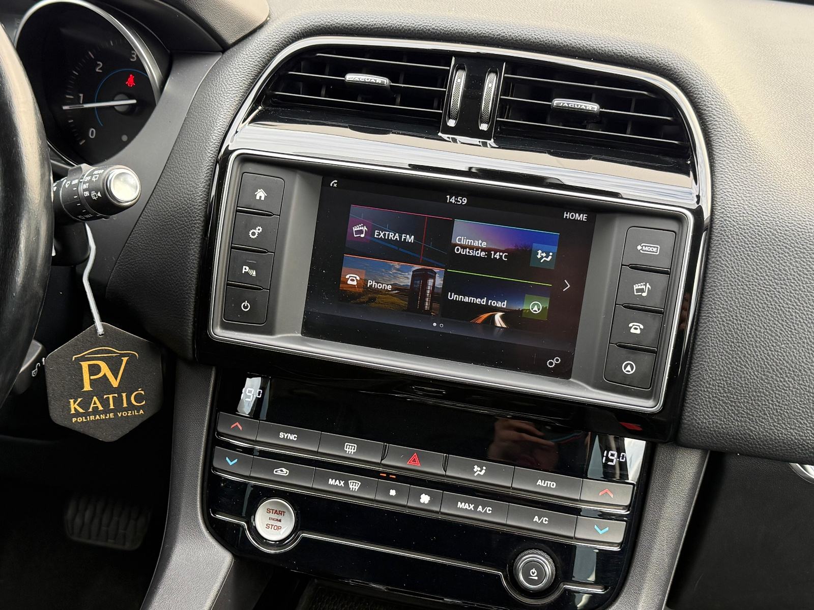 JAGUAR F-Pace 2.0 D☆R-SPORT☆AUTOMATIK☆4X4☆PDC☆XENON☆ALU☆ODLIČNO STANJE, fotografija 16