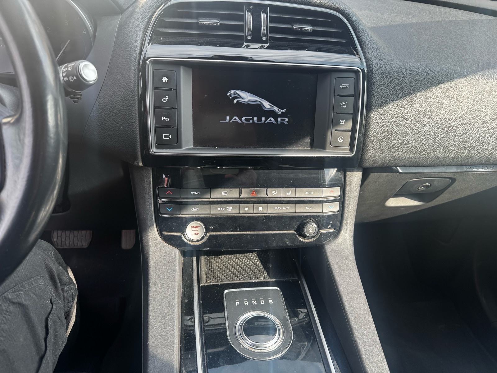 Jaguar F-Pace 2.0 D 1 VLASNIK, HR AUTO, ODLIČNO STANJE, fotografija 11
