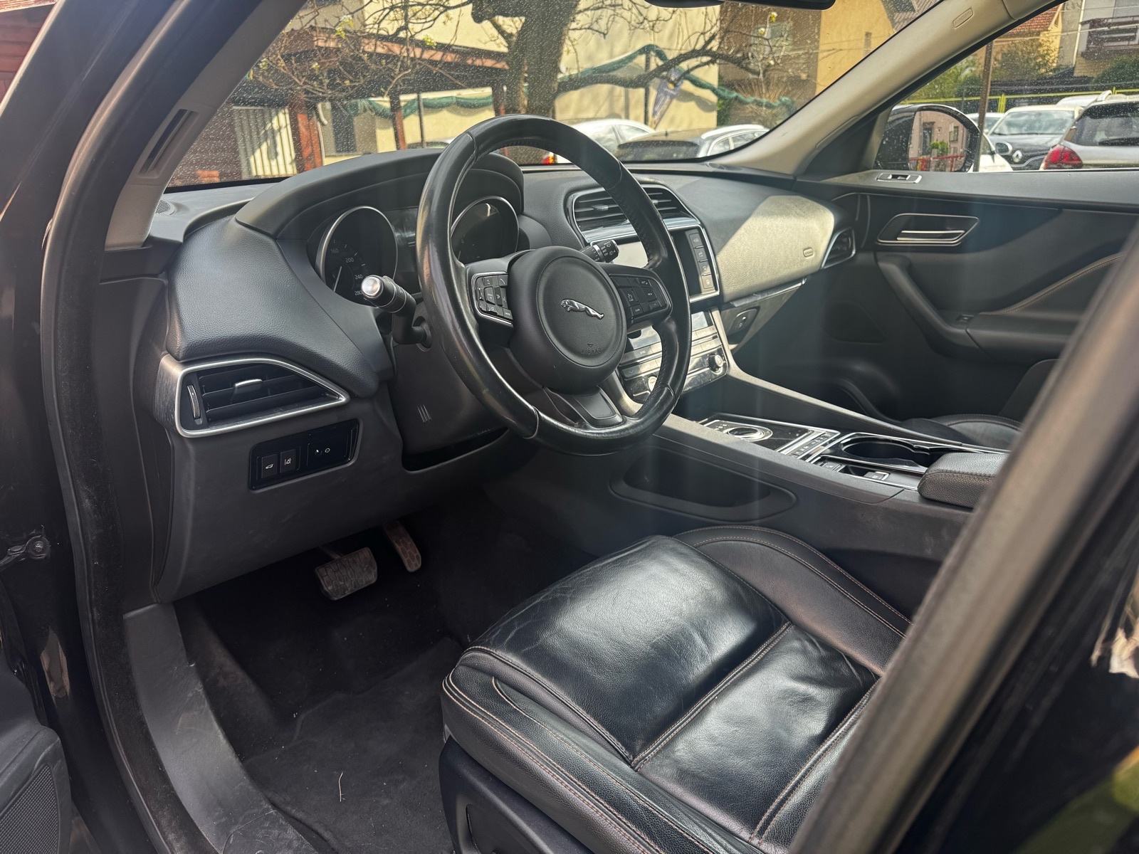 Jaguar F-Pace 2.0 D 1 VLASNIK, HR AUTO, ODLIČNO STANJE, fotografija 9