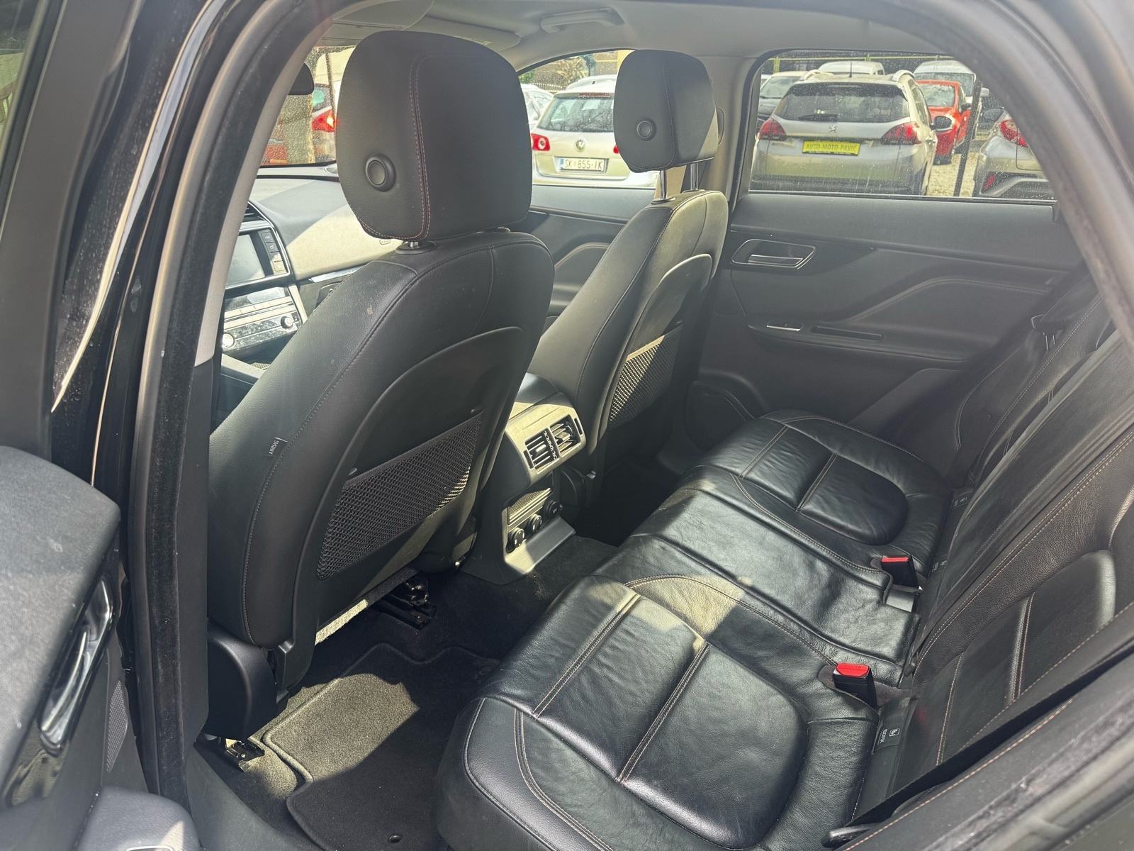 Jaguar F-Pace 2.0 D 1 VLASNIK, HR AUTO, ODLIČNO STANJE, fotografija 12