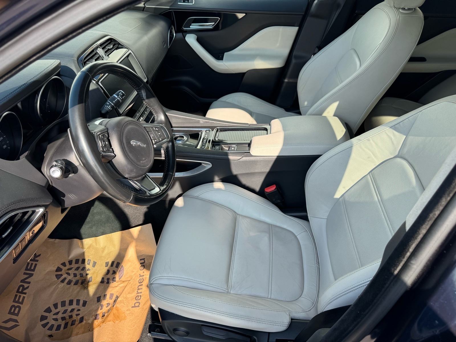 Jaguar F-Pace 2.0 D Prestige 4x4. automatik, servis, garancija, fotografija 9