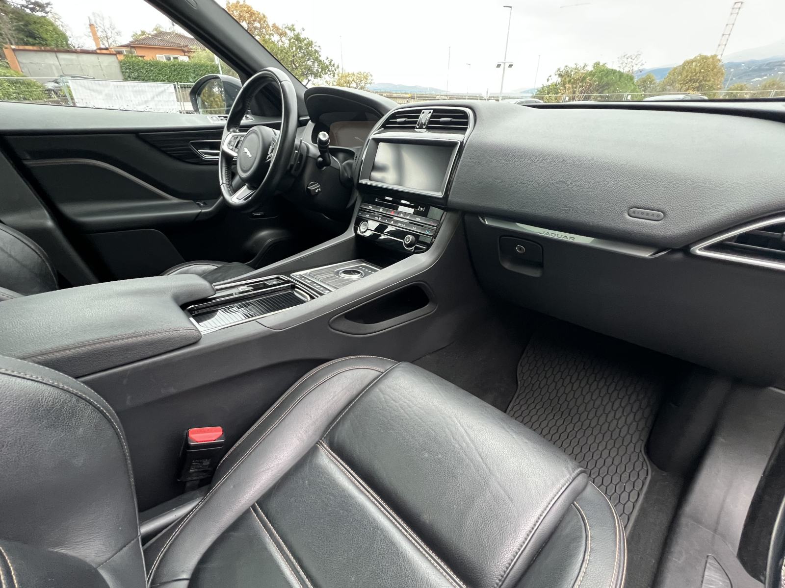 Jaguar F-Pace 2.0 D Prestige, fotografija 5