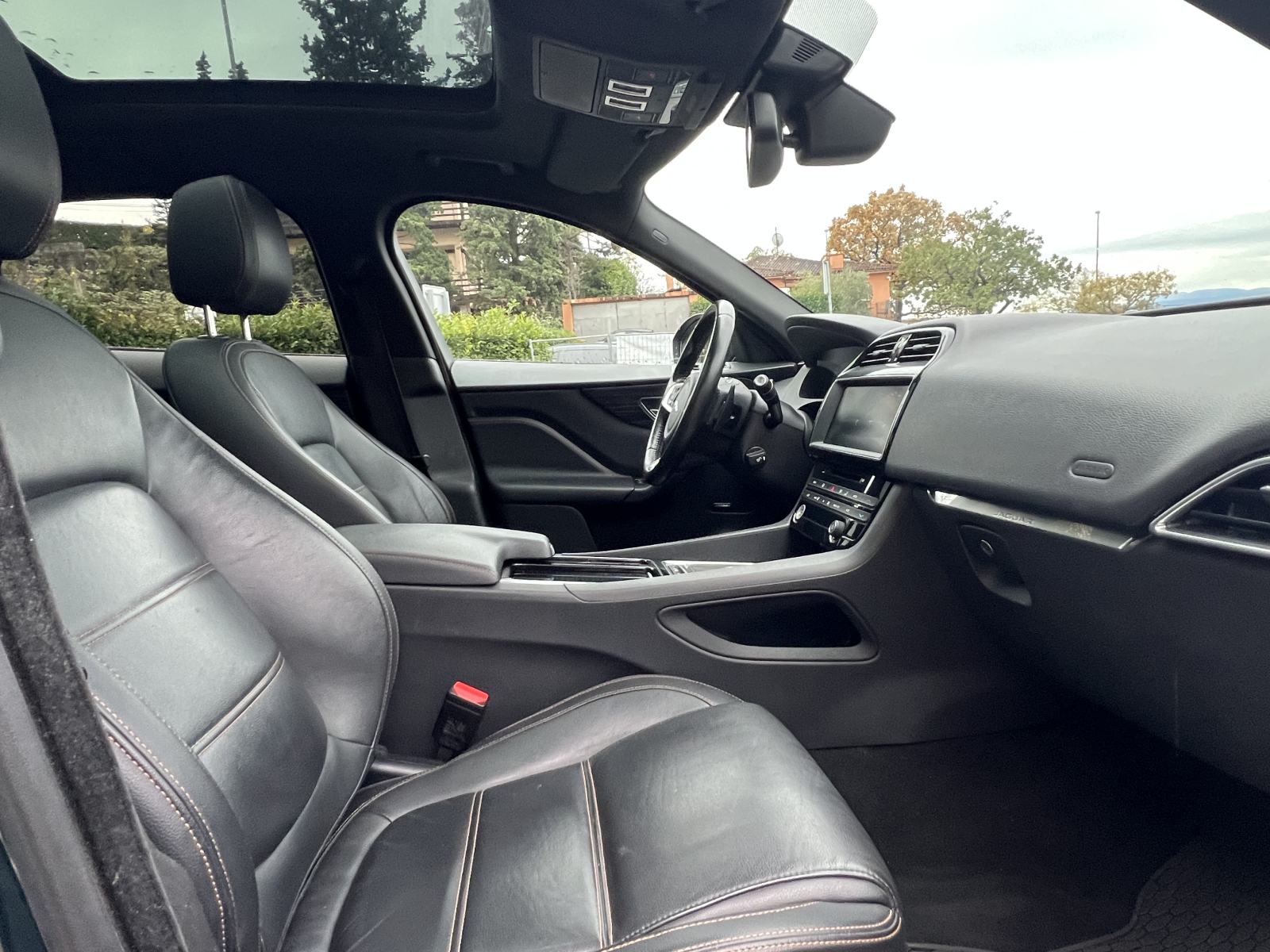 Jaguar F-Pace 2.0 D Prestige, fotografija 7