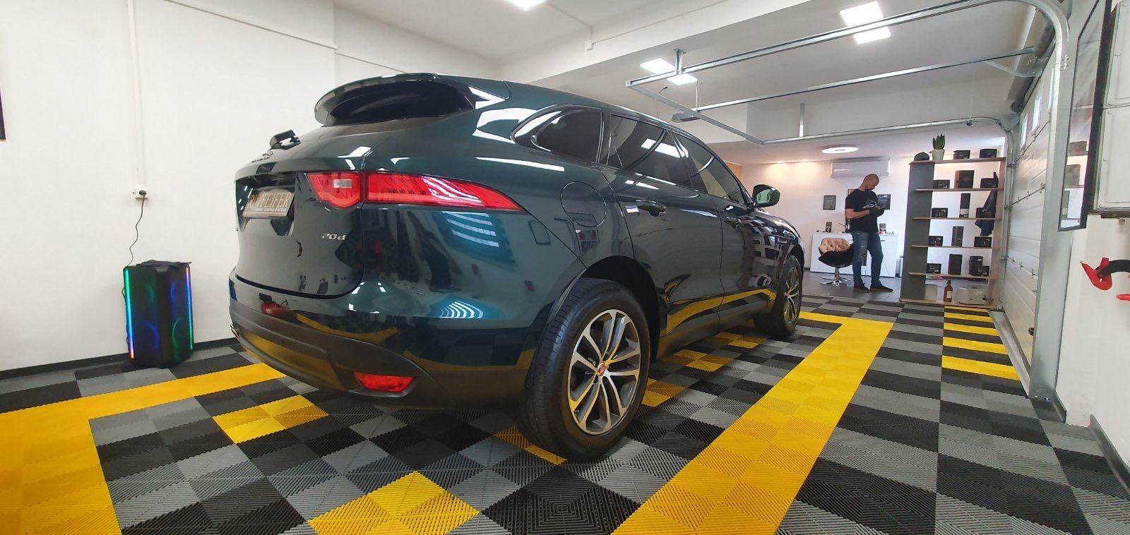 Jaguar F-Pace 2.0 D Prestige, fotografija 16