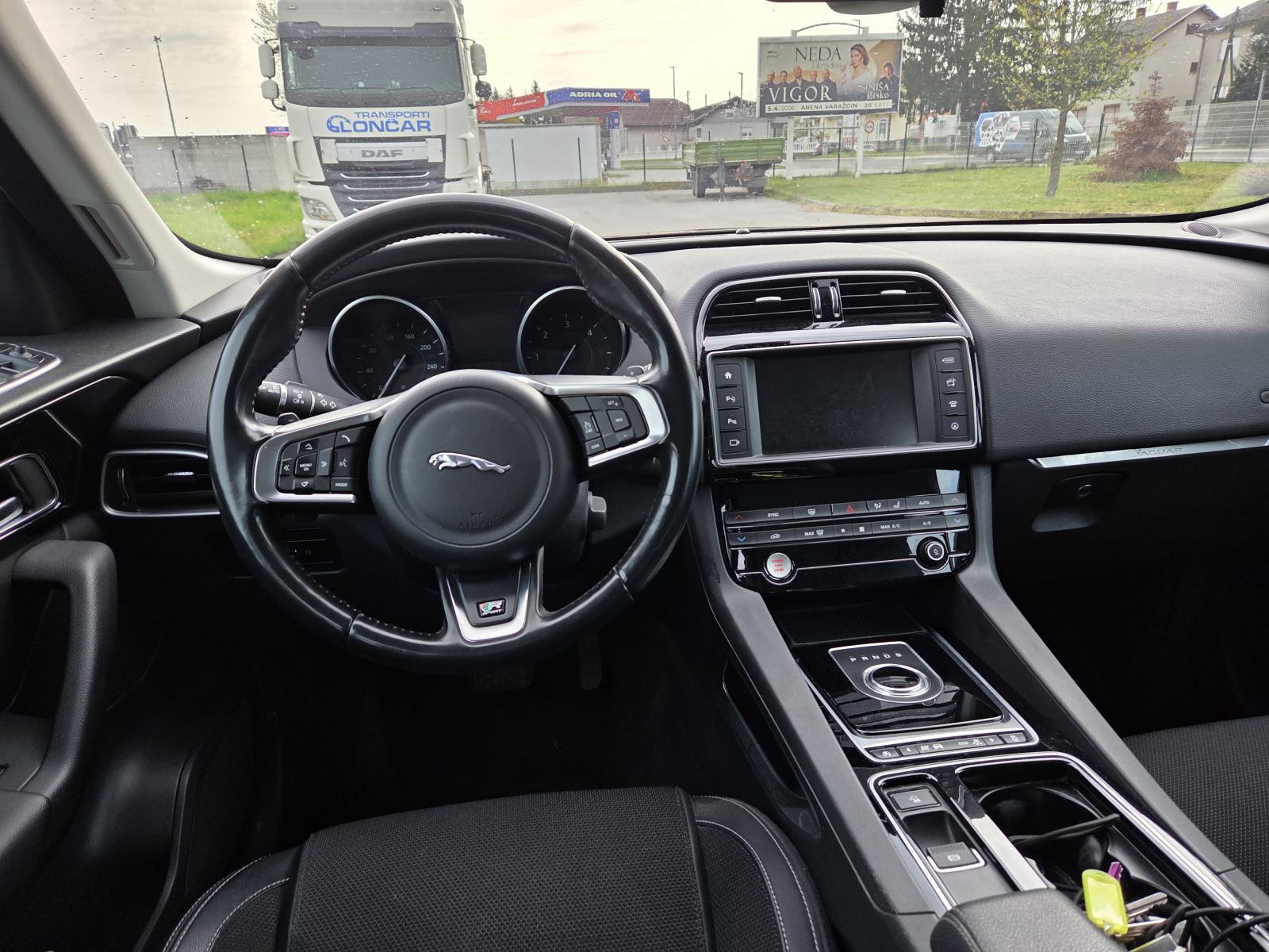 Jaguar F-Pace 2.0 D R- Sport 4x4 led, fotografija 7