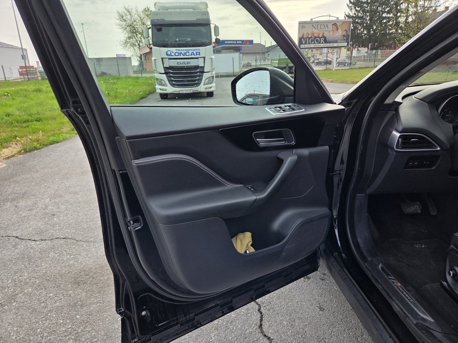 Jaguar F-Pace 2.0 D R- Sport 4x4 led, fotografija 8
