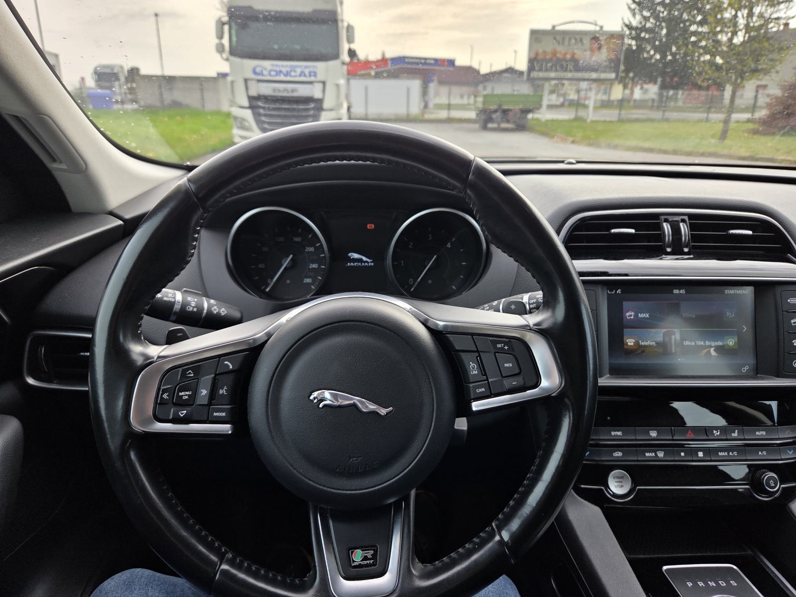 Jaguar F-Pace 2.0 D R- Sport 4x4 led, fotografija 9