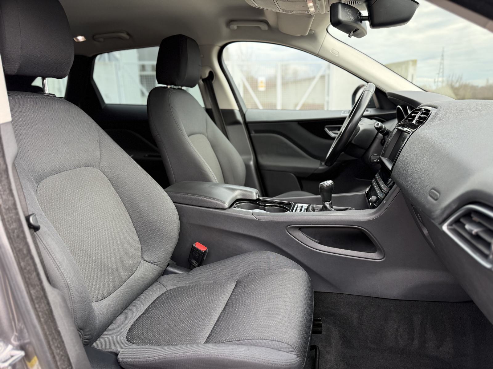 *Jaguar F-Pace 2.0 D*TOP STANJE*SAMO 129 000KM*, fotografija 15