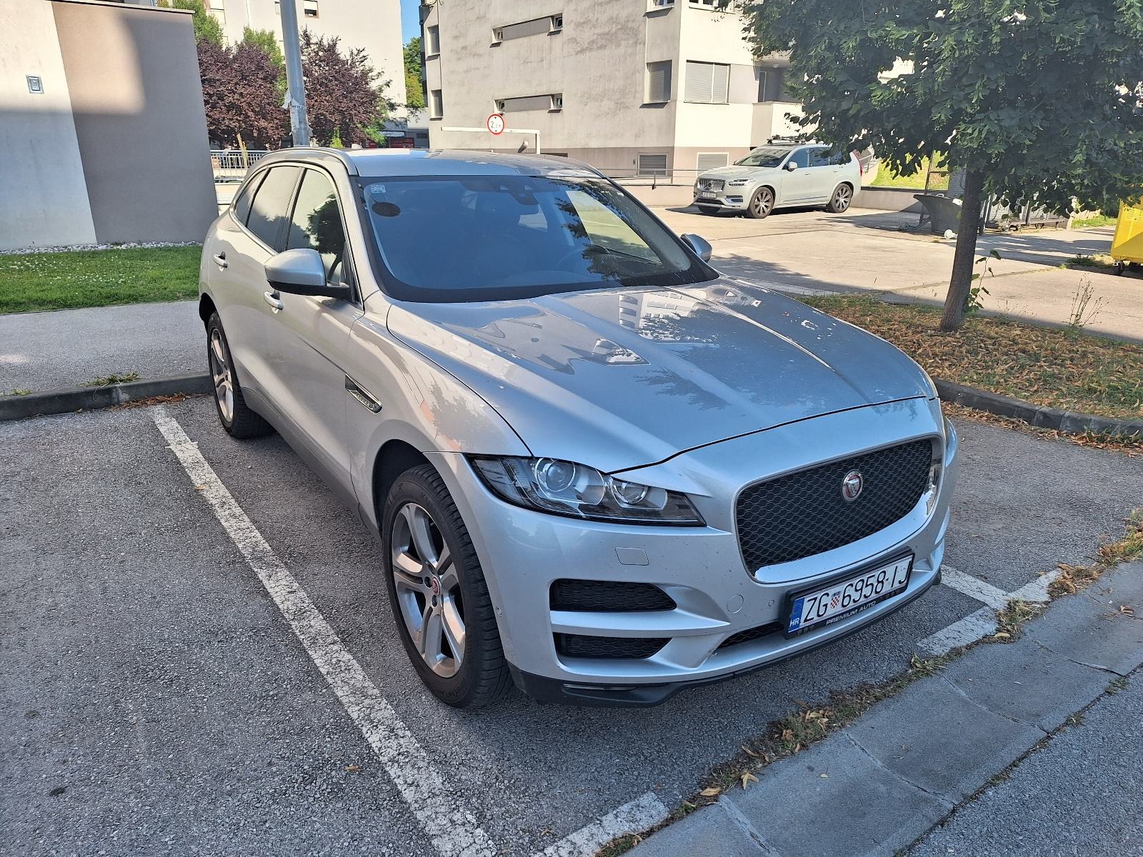Jaguar F-Pace 2.0 D, fotografija 5