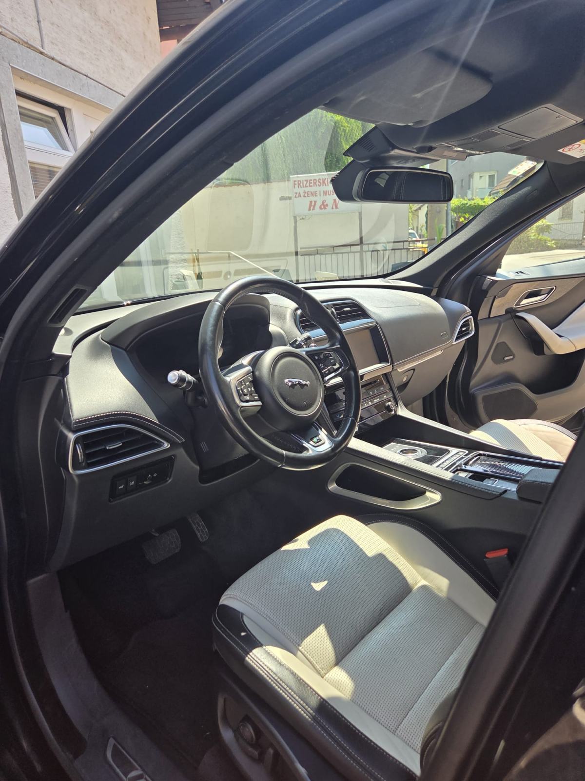 Jaguar F-Pace 2.0 D, fotografija 9