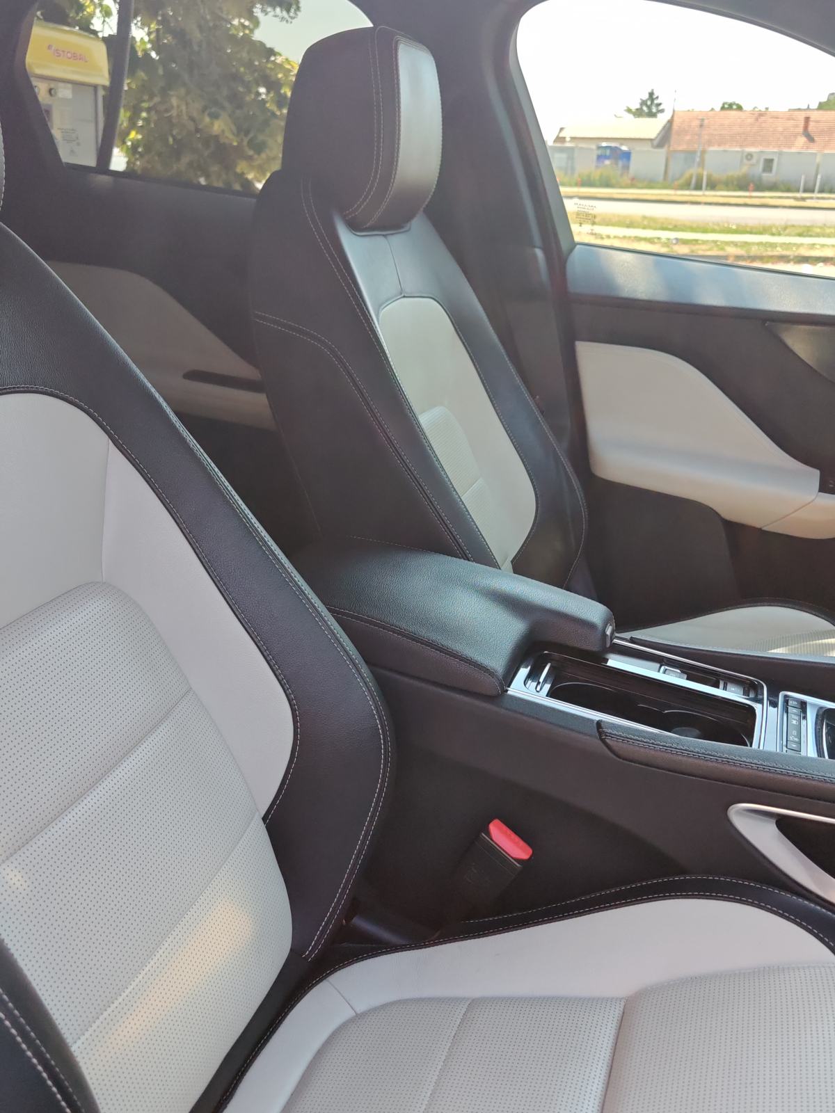 Jaguar F-Pace 2.0 D, fotografija 14