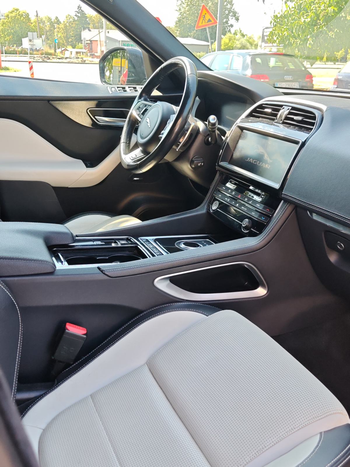 Jaguar F-Pace 2.0 D, fotografija 17