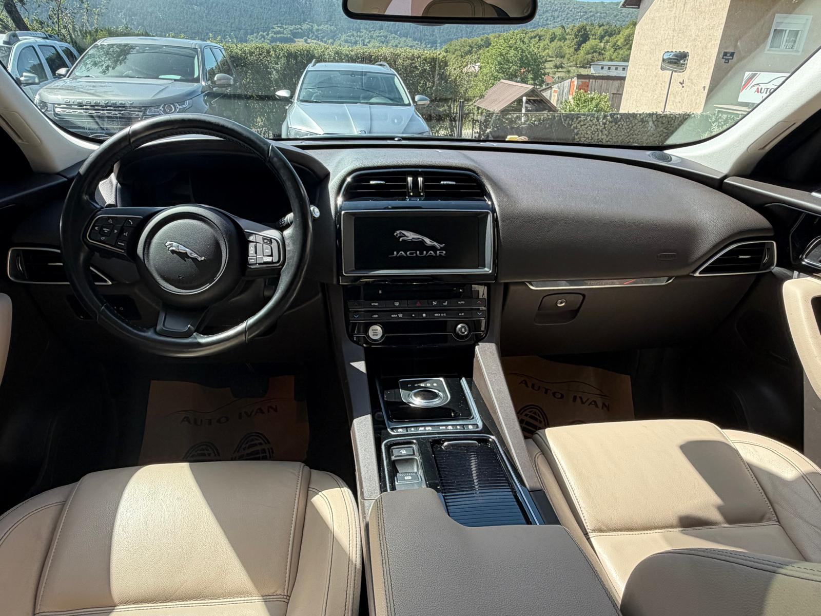 Jaguar F-Pace 2.0 D, fotografija 8