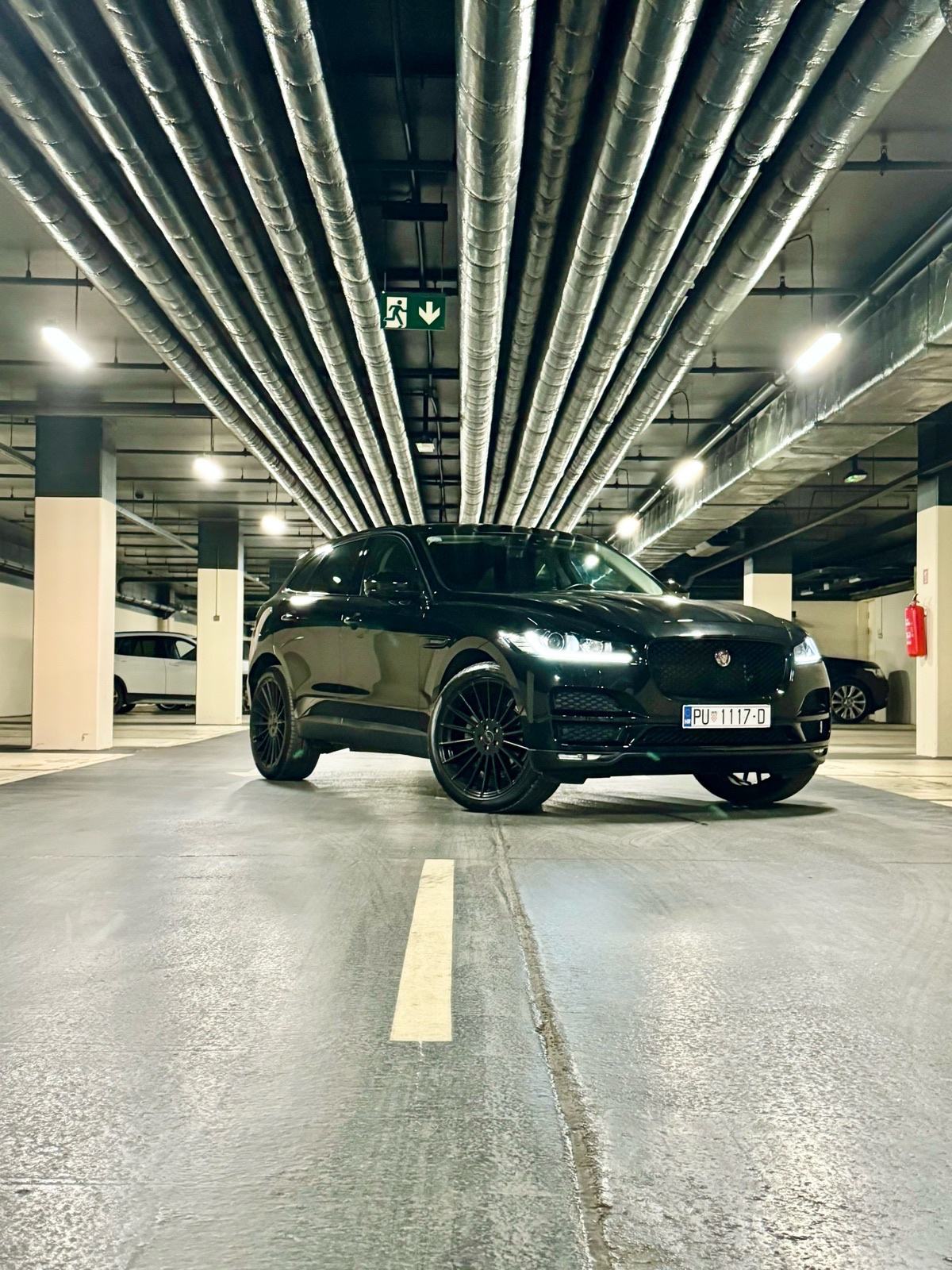 Jaguar F-Pace 20d AWD, fotografija 3