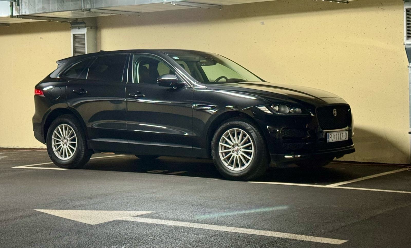 Jaguar F-Pace 20d AWD, fotografija 10