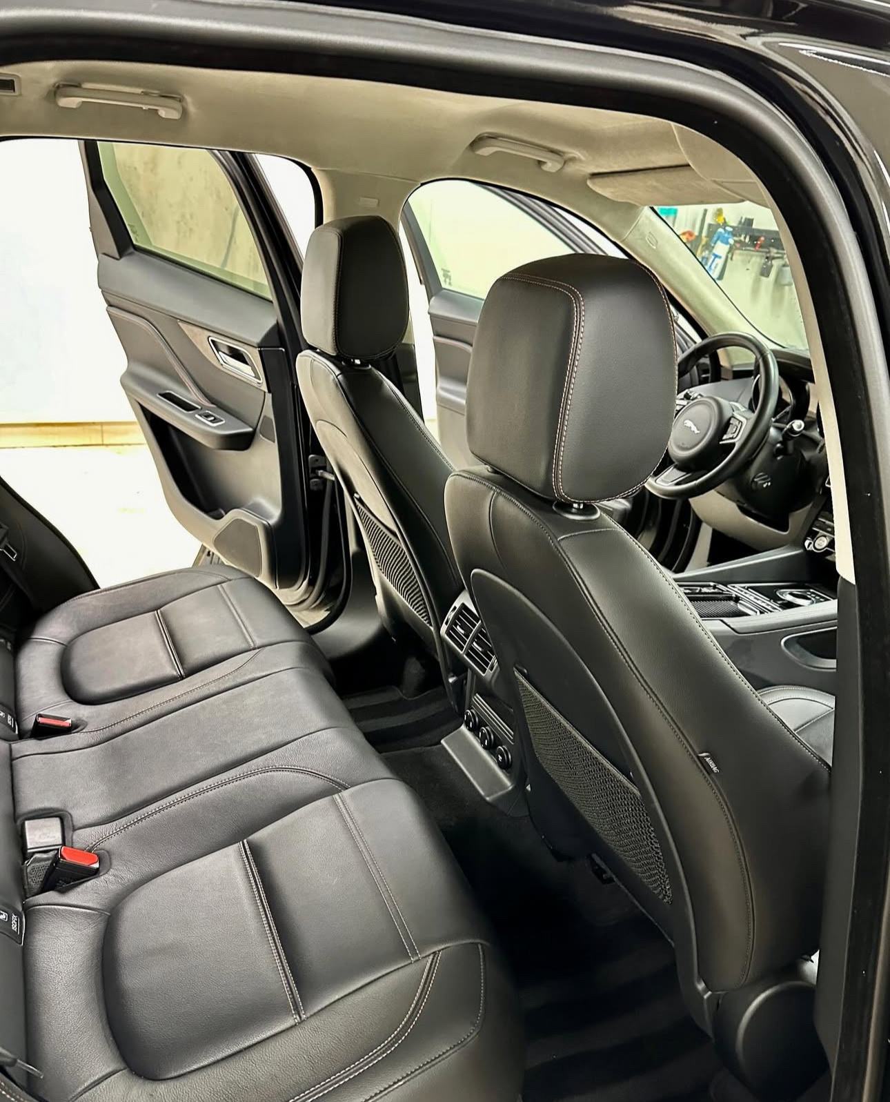 Jaguar F-Pace 20d AWD, fotografija 13