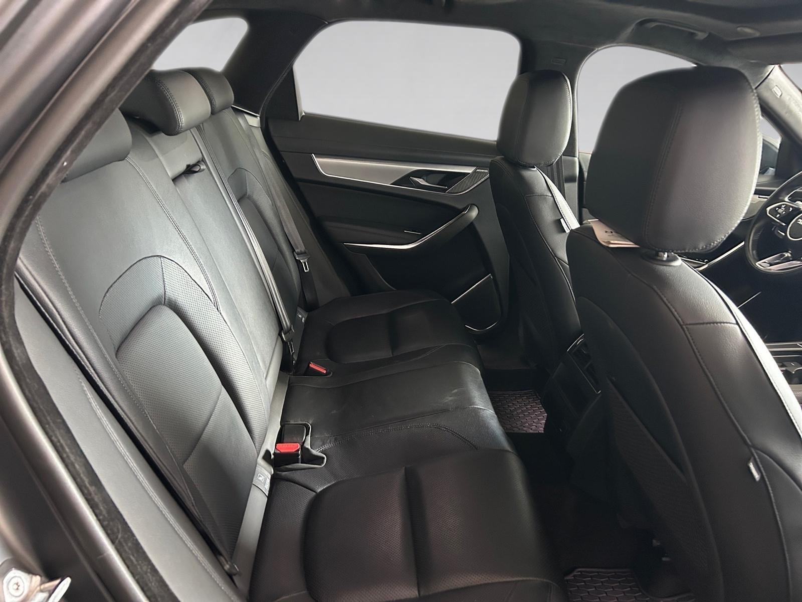 Jaguar F-Pace 2.0d SE AUTOMATIK,REG.05/2027,PDV, PANORAMA,LED,NAVI,AWD, fotografija 16