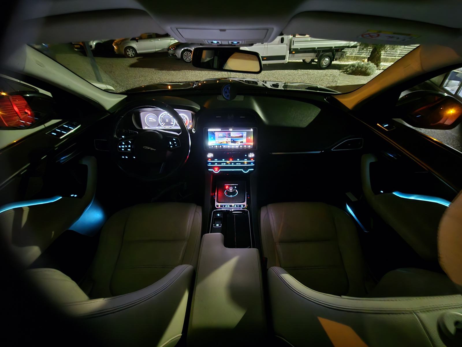 Jaguar F-Pace 2.0d PORTFOLIO 1. Vlasnik, veliki servis, sva oprema TOP, fotografija 15