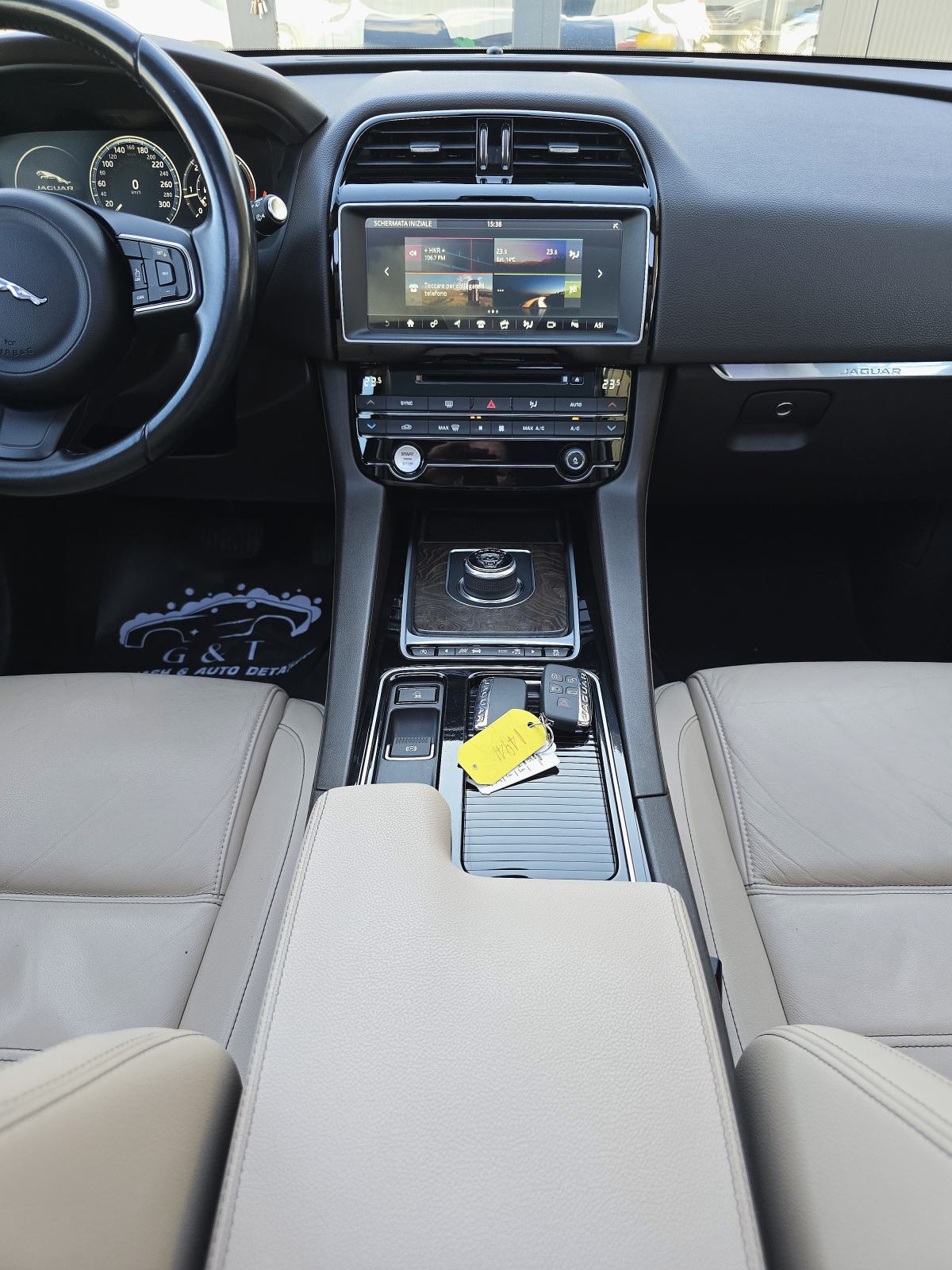 Jaguar F-Pace 2.0d PORTFOLIO 1. Vlasnik, veliki servis, sva oprema TOP, fotografija 19