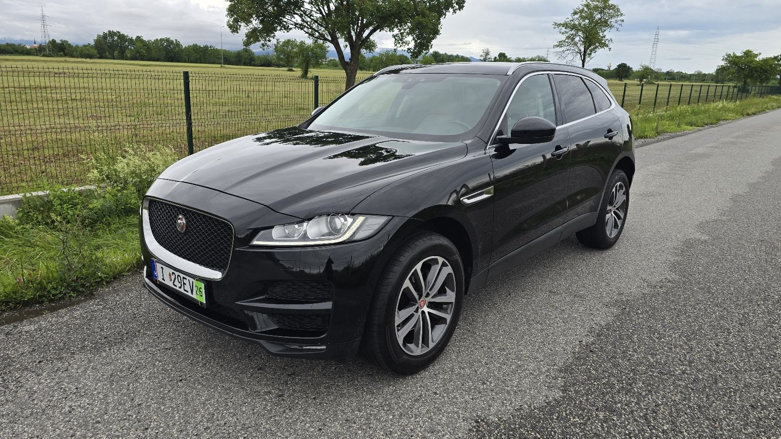 Jaguar F-Pace 2,0d 4wd automatik KARTICE-ZAMJENA, fotografija 3
