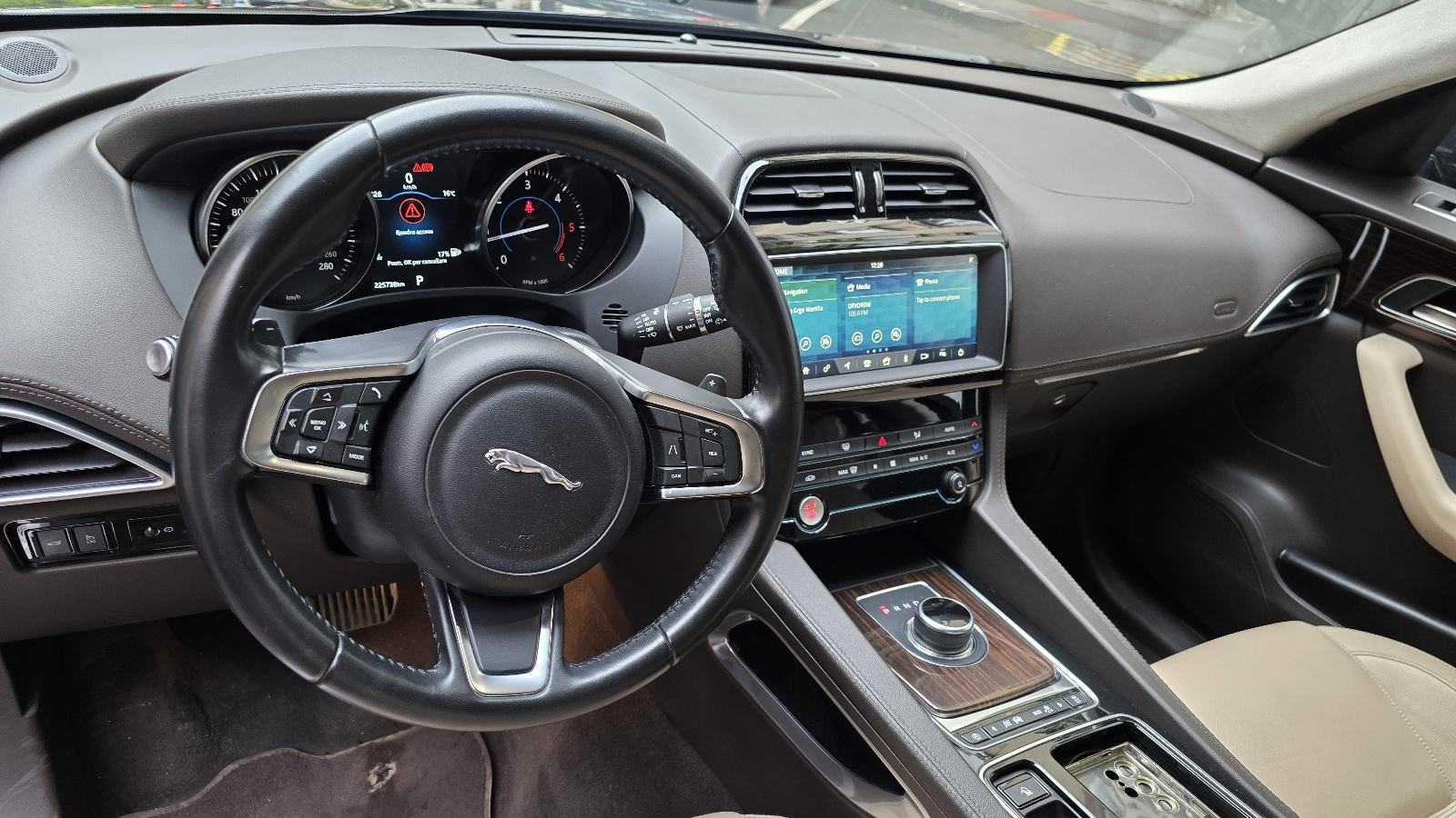 Jaguar F-Pace 2,0d 4wd automatik KARTICE-ZAMJENA, fotografija 8