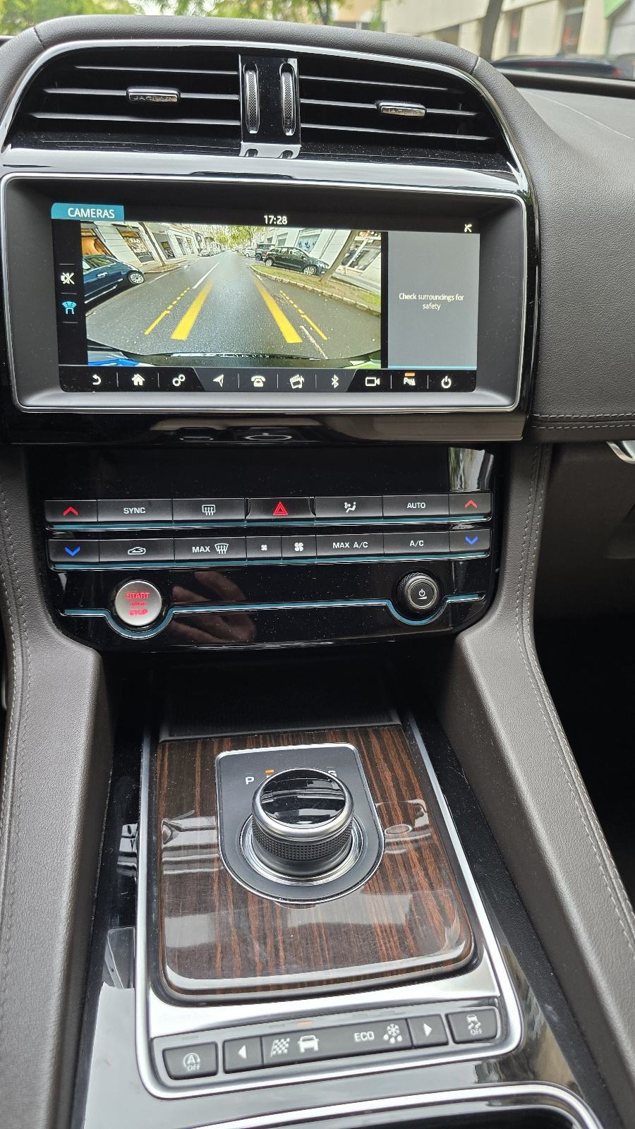 Jaguar F-Pace 2,0d 4wd automatik KARTICE-ZAMJENA, fotografija 9