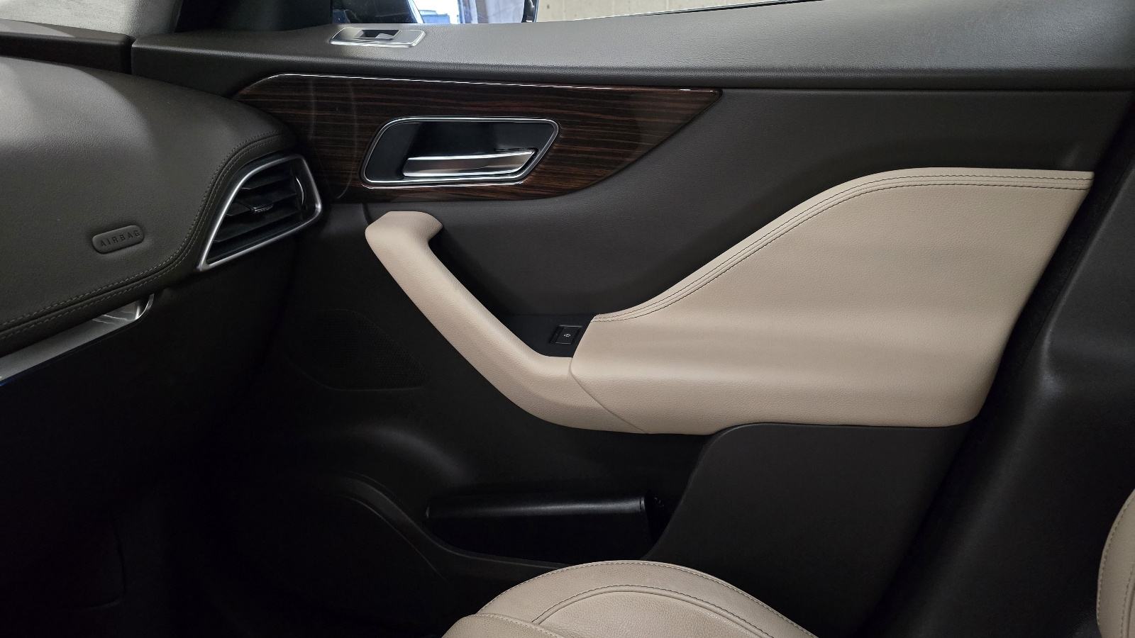 Jaguar F-Pace 2,0d 4wd automatik KARTICE-ZAMJENA, fotografija 13