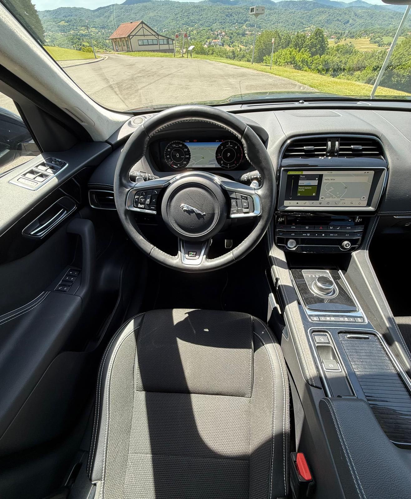 Jaguar F-Pace 20d AWD R-Sport ⭐ 1 GODINA JAMSTVA ⭐, fotografija 15