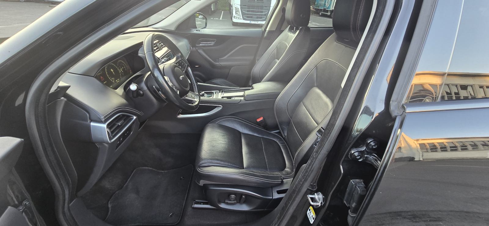 Jaguar F-Pace 3.0 D R-SPORT-LED-PANORAMA, fotografija 10