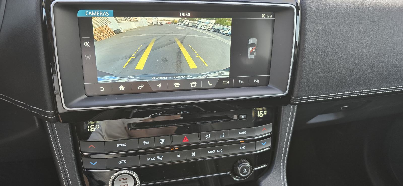 Jaguar F-Pace 3.0 D R-SPORT-LED-PANORAMA, fotografija 15