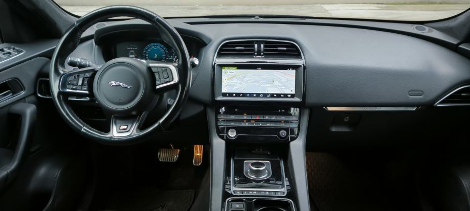 Jaguar F-Pace 3.0 D AWD S-Paket (221 kW / 300 KS) – U sustavu PDV-a, fotografija 11