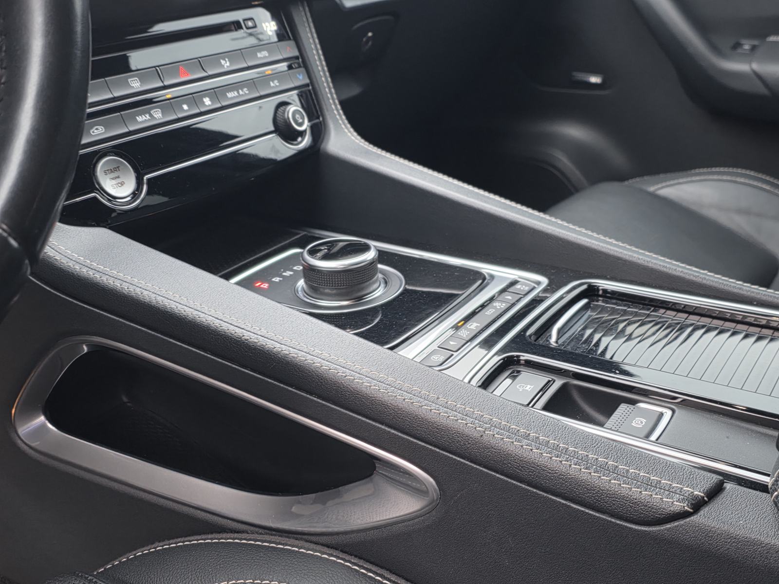 Jaguar F-Pace 3.0 D SPORT automatik,LED,NAVI,ALU 22",AMBIENT,VIRTUAL, fotografija 19