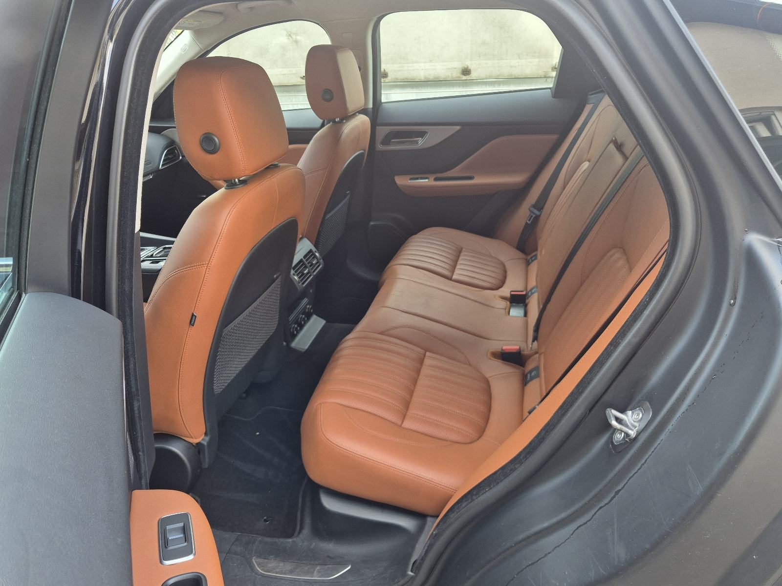 Jaguar F-Pace,AUTOMATIK,KOŽA,LED,KLIMA,PDC,KAMERA..., fotografija 16
