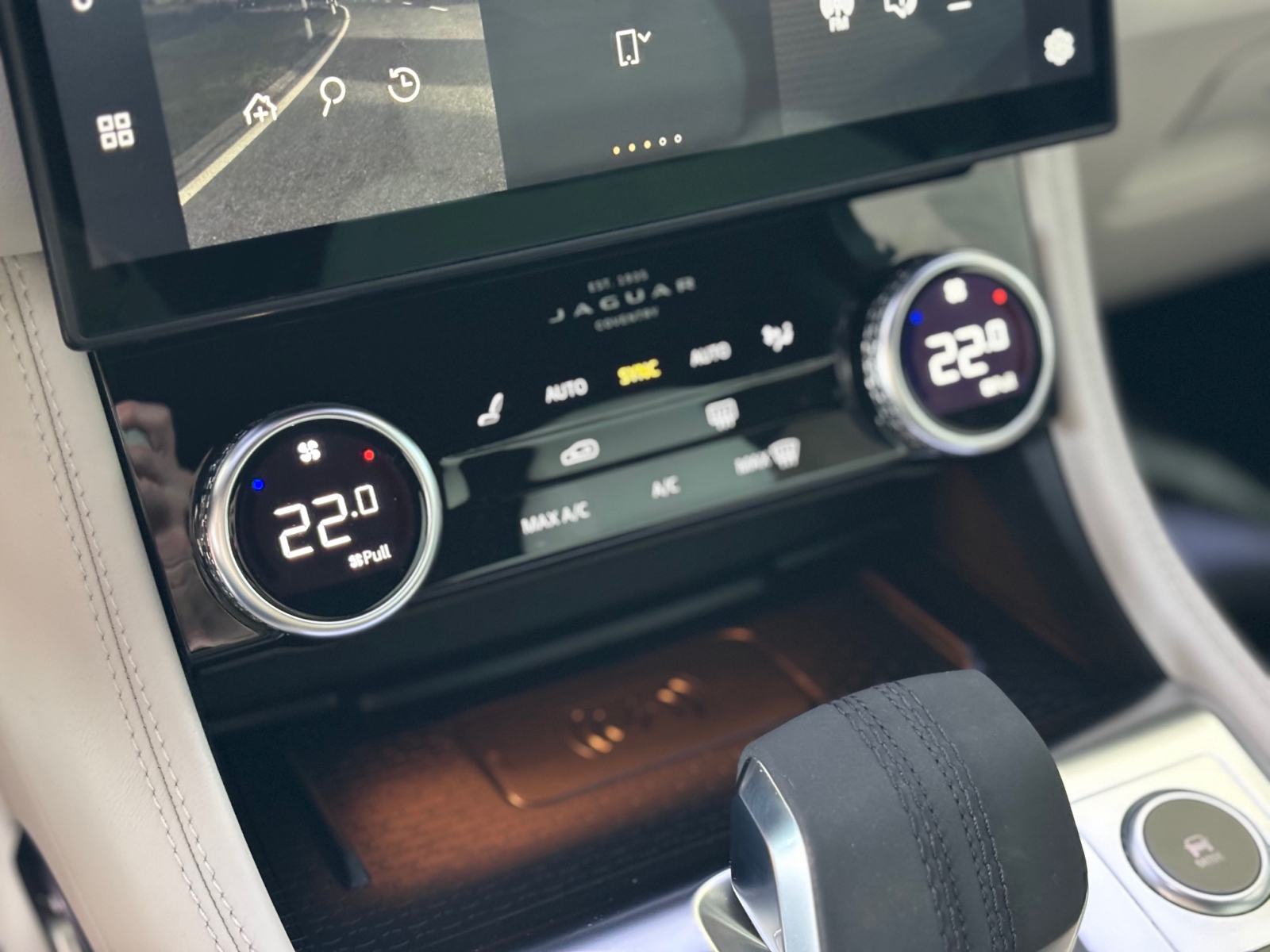 Jaguar F-Pace AWD D200 HSE R-Dynamic Aut. - 1. vlasnik, nije uvoz, fotografija 16
