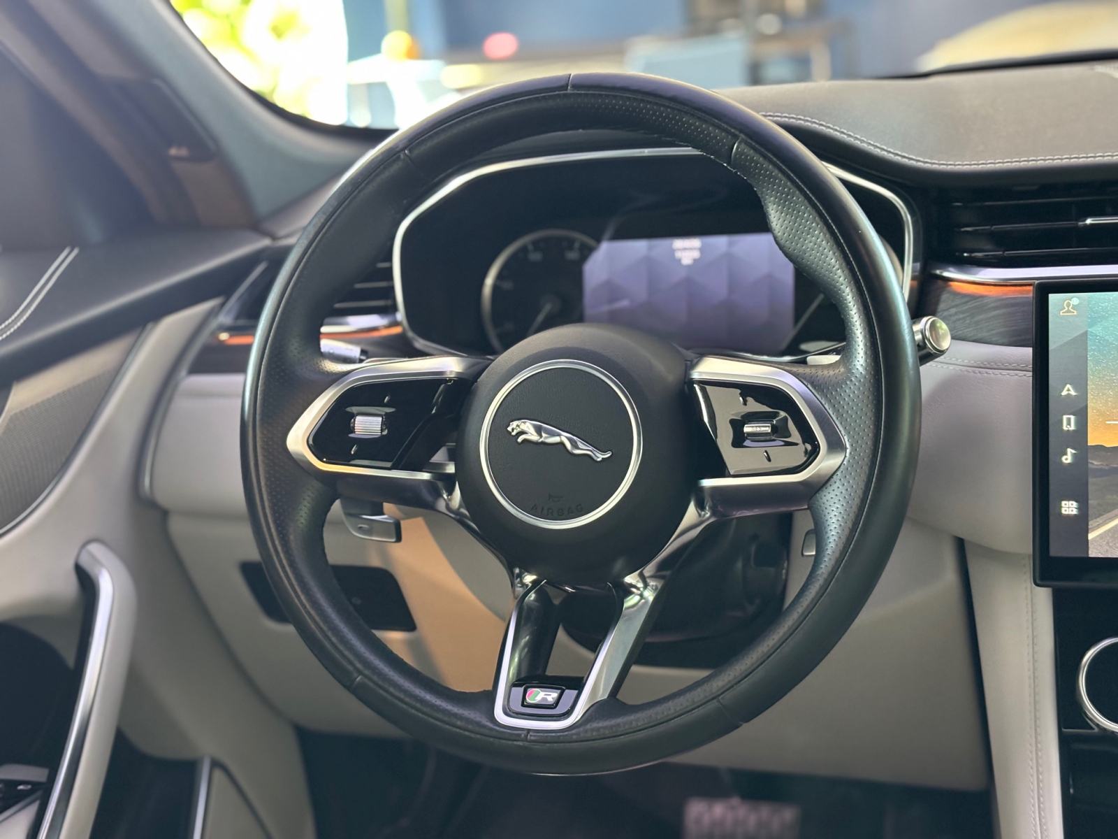 Jaguar F-Pace AWD D200 HSE R-Dynamic Aut. - 1. vlasnik, nije uvoz, fotografija 12