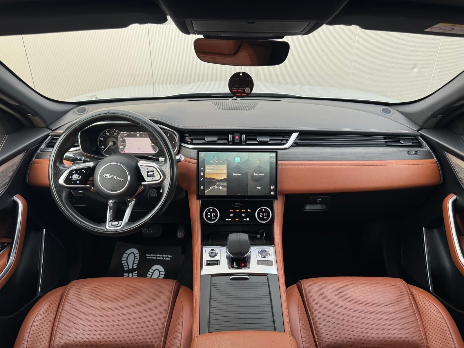JAGUAR F-PACE D200 AWD-R DYNAMIC-HR.AUTO-1.VLASNIK-NOVI MODEL, fotografija 9