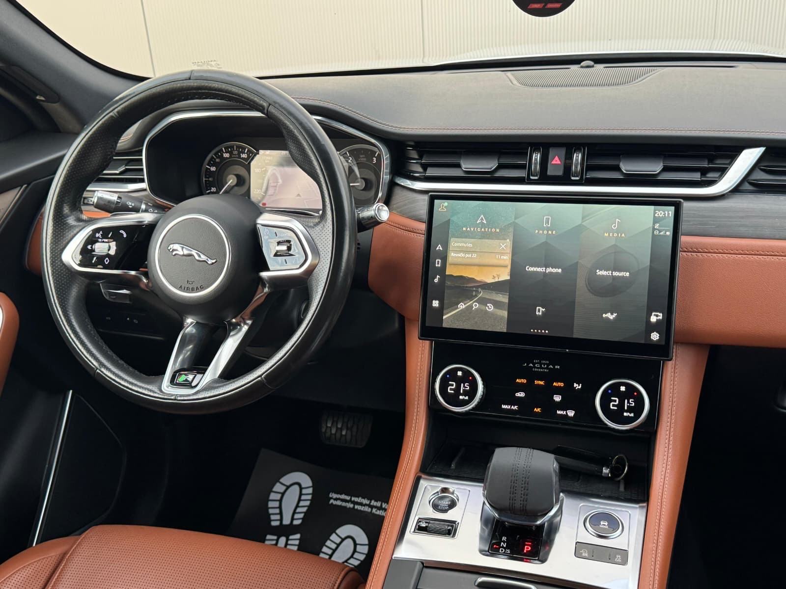 JAGUAR F-PACE D200 AWD-R DYNAMIC-HR.AUTO-1.VLASNIK-NOVI MODEL, fotografija 13