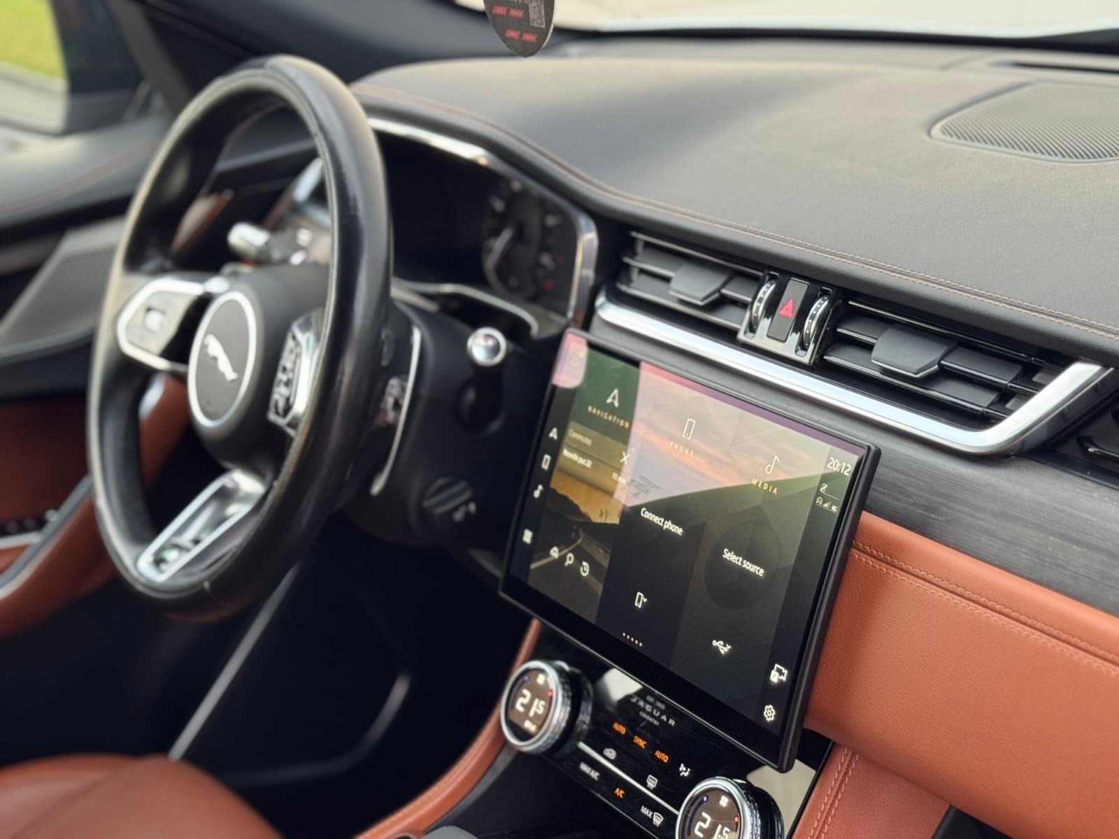 JAGUAR F-PACE D200 AWD-R DYNAMIC-HR.AUTO-1.VLASNIK-NOVI MODEL, fotografija 12