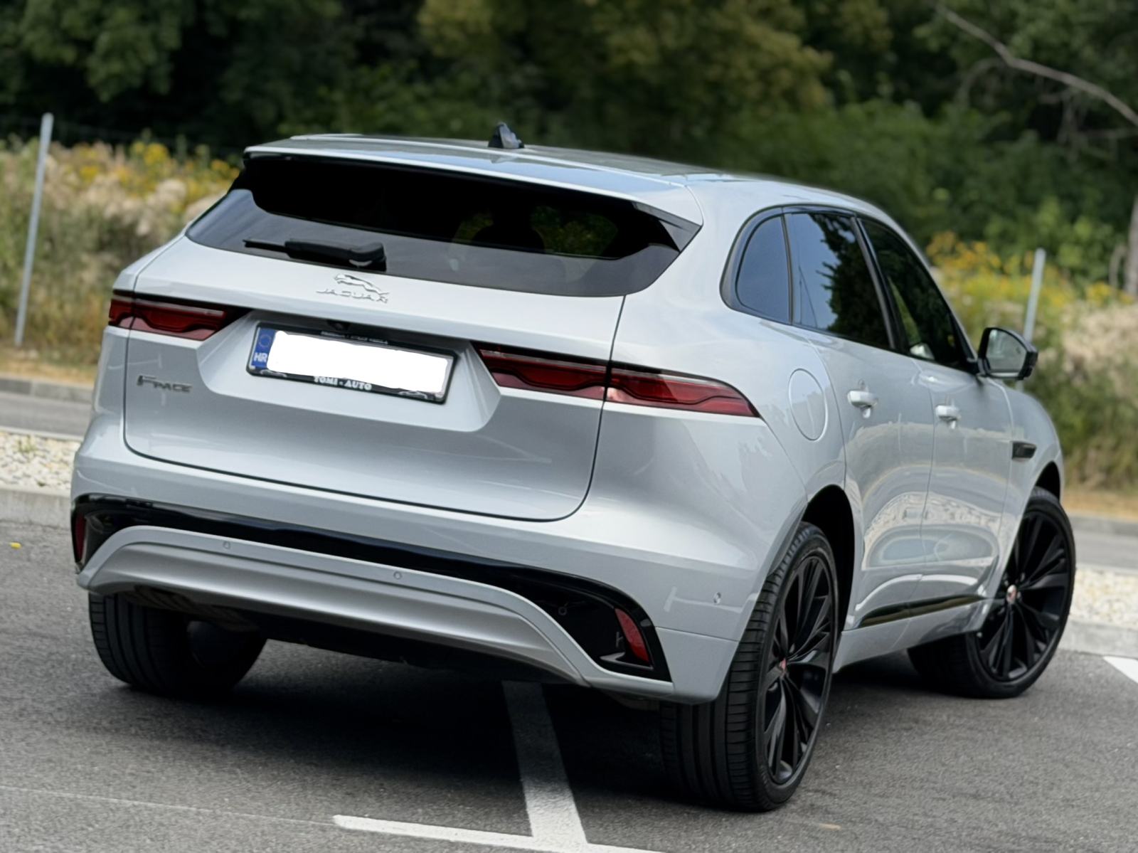 JAGUAR F-PACE D200 AWD-R DYNAMIC-HR.AUTO-1.VLASNIK-NOVI MODEL, fotografija 4