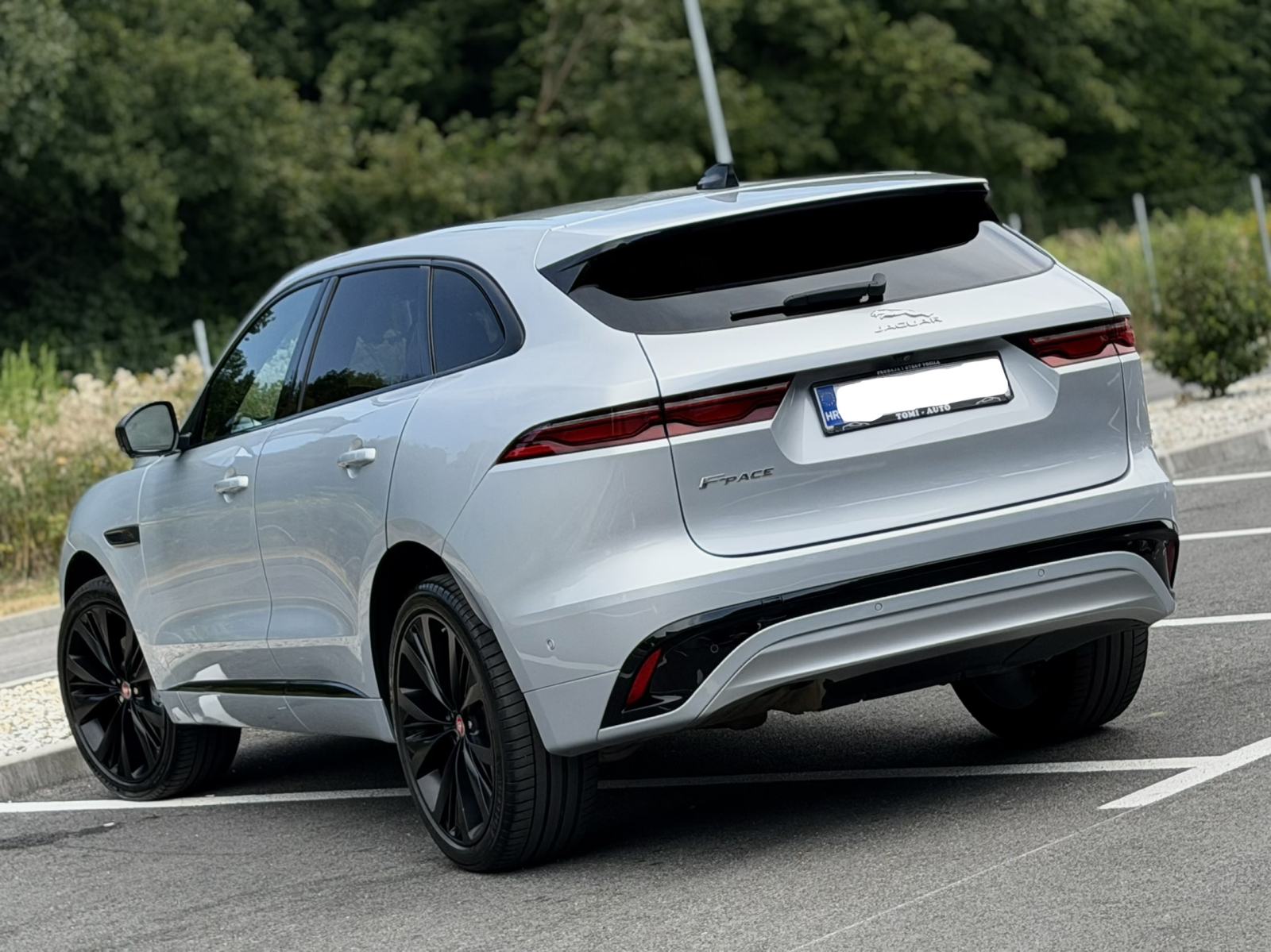 JAGUAR F-PACE D200 AWD-R DYNAMIC-HR.AUTO-1.VLASNIK-NOVI MODEL, fotografija 5