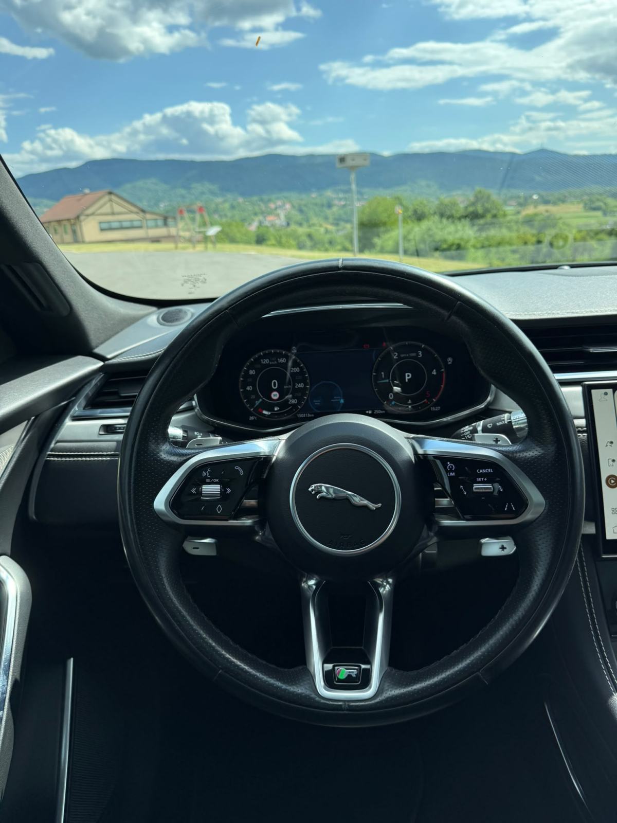 JAGUAR F-PACE D200 R-DYNAMIC S AWD BLACK EDITION ⭐ 1 GODINA JAMSTVA ⭐, fotografija 16