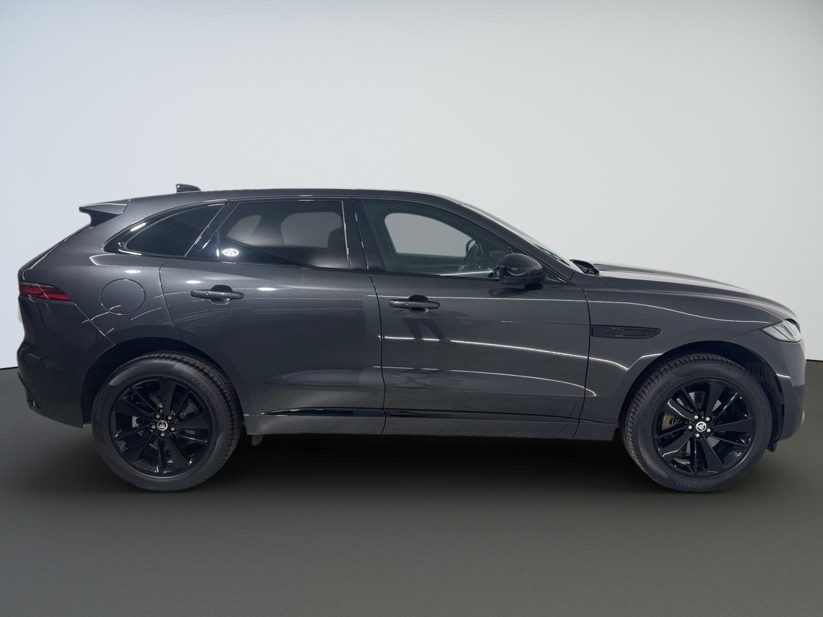 Jaguar F-Pace R-DYN, fotografija 5