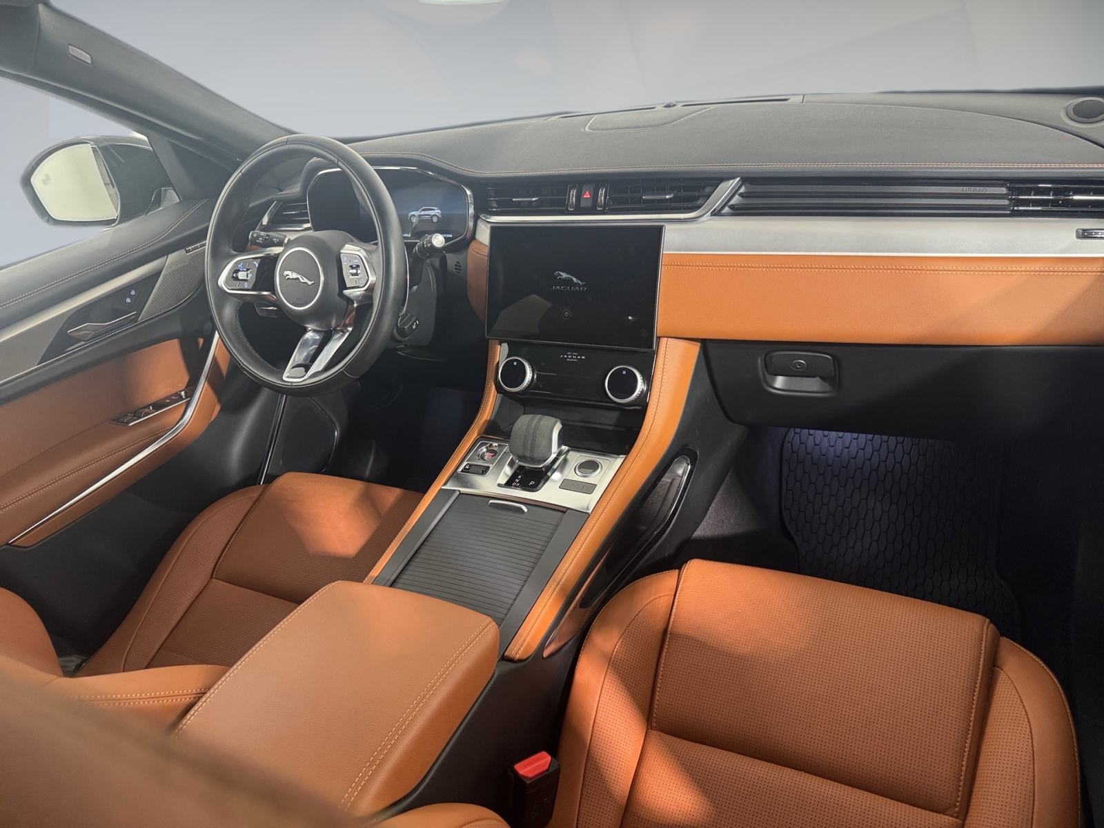 Jaguar F-Pace R-DYN, fotografija 20