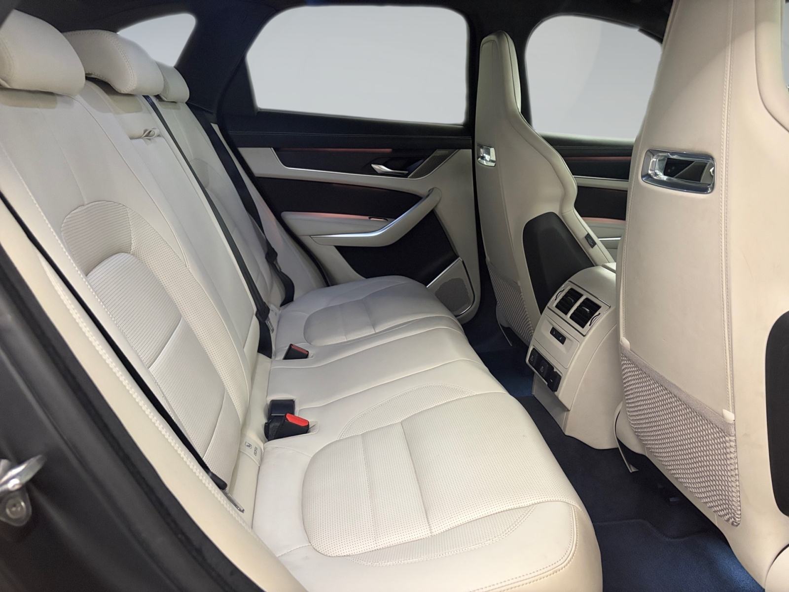 Jaguar F-Pace R-DYNAMIC 3.0D 300 HP A8 MHEV, fotografija 9